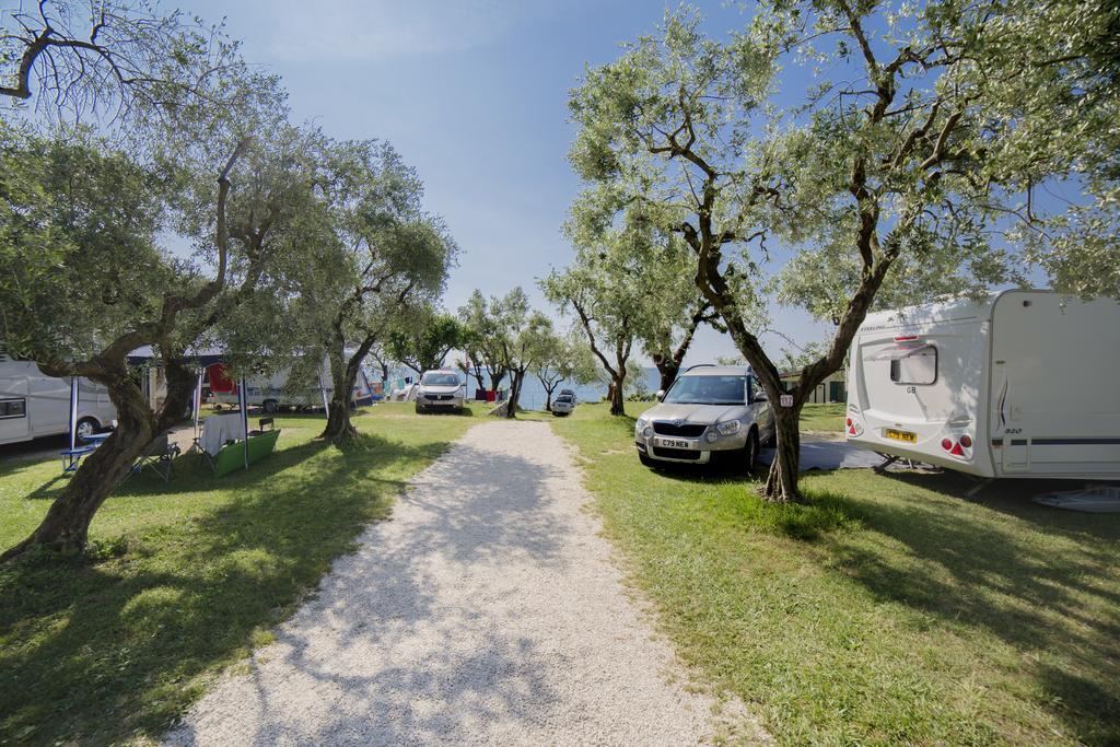 Sereno Camping Holiday Moniga del Garda ภายนอก รูปภาพ